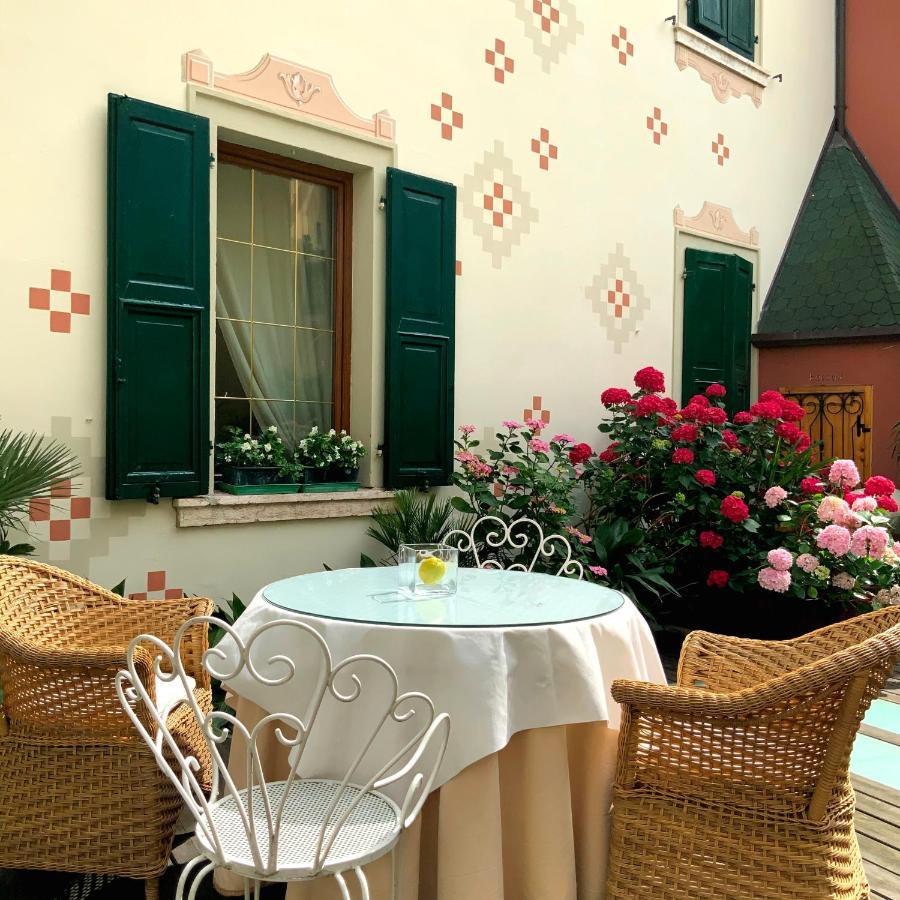 Sembenini Palace Aparthotel *